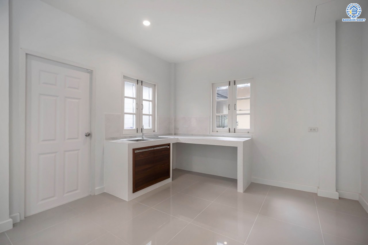 บ้านมือสองตกแต่งใหม่ โครงการ ประดับดาว2 ท่าอิฐ ตกแต่งครบครัน พร้อมอยู่ เนื้อที่ 57 ตร.ว. ฟังก์ชัน 3 ห้องนอน 2 ห้องน้ำ พร้อมห้องอเนกประสงค์ชั้นล่าง 1 ห้อง พื้นที่ใช้สอยกว้างขวาง บนทำเลที่ดีที่สุด เชื่อมต่อได้หลายเส้นทาง ใกล้รถไฟฟ้าสายสีม่วง "สถานีบางรักน้อยท่าอิฐ"